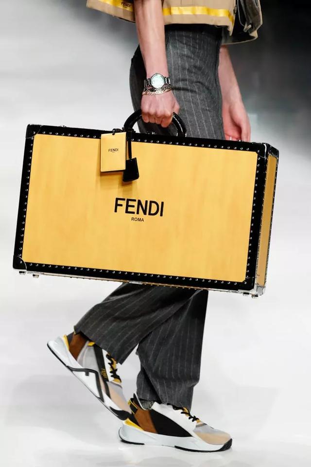 芬迪Fendi2020秋冬男裝秀包袋一覽