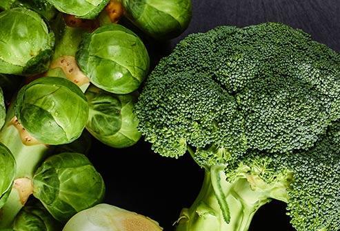 眼睛乾澀刺痛，該給眼補營養了！ 10種護眼食物不要錯過