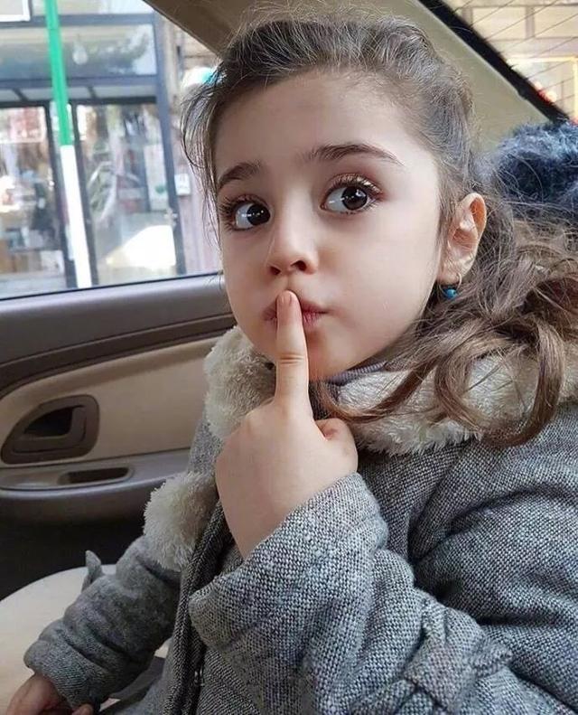 伊朗8歲小女孩被稱為“全球最美”！ 因太美，父親辭職做貼身保鏢