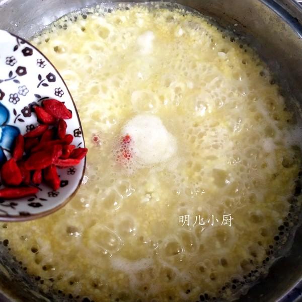 熬小米粥時，切記不可直接加水熬，學會這2步，輕鬆熬出小米油