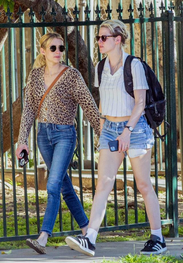 牛仔褲的多種搭配，你值得擁有！ 快來看看Emma Roberts是怎樣穿的