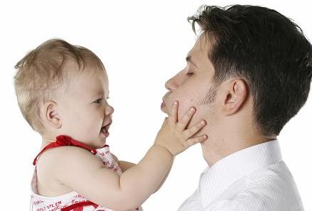 為啥寶寶愛打大人的臉？ 背後隱藏的“嬰兒心理學”，寶媽要知道