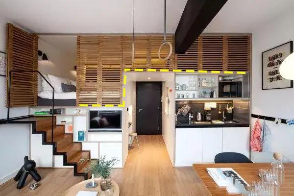 給閣樓床裝個移動護欄，小戶型經師傅這麼一改，成了單獨一間房