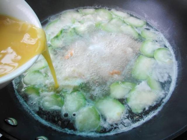 絲瓜和“它”是絕配，湯鮮味美又清爽，夏天喝比骨頭湯還過癮