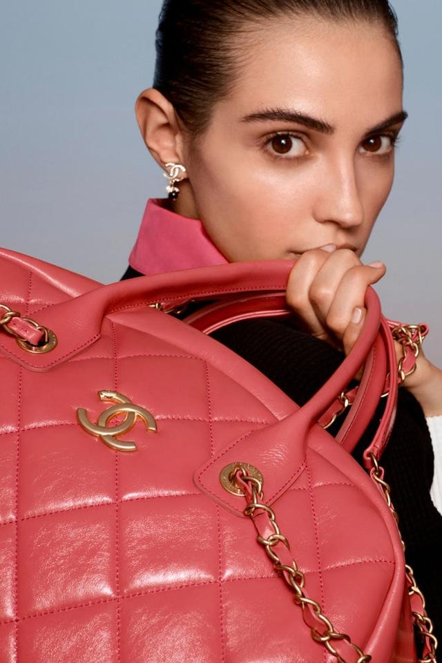 香奈兒Chanel 2021春夏度假系包袋，度假風充滿五彩繽紛的活力