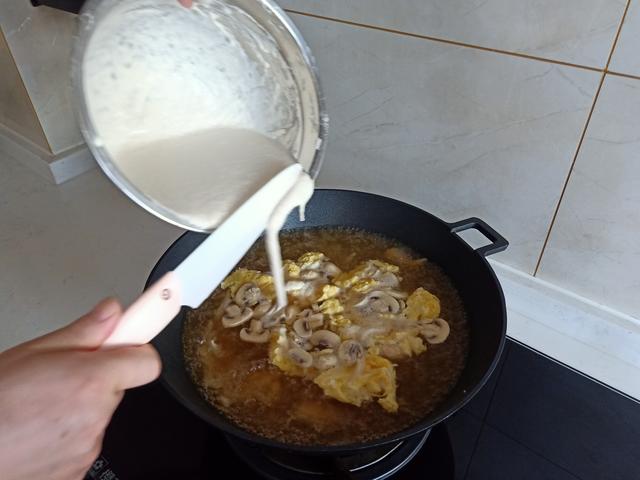 南瓜藤太好吃了! 麵粉一拌鮮美無比,每年夏天吃不厭