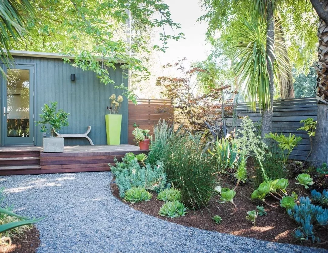改造的院子這麼美，你還覺得宅在家裡無聊嗎
