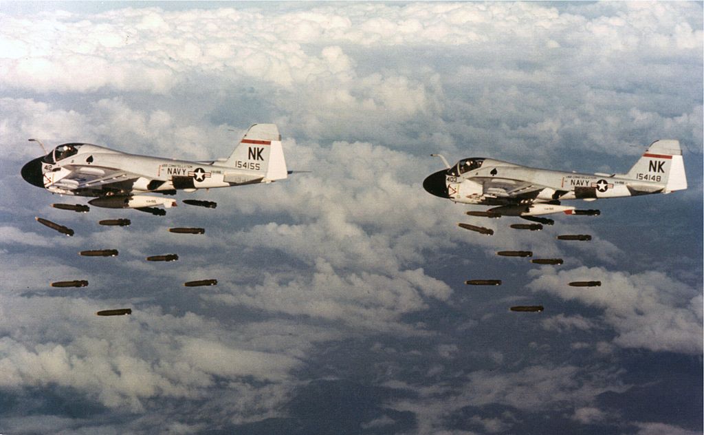 200架B-52持續轟炸11天,結束了50萬美軍打不贏的戰爭