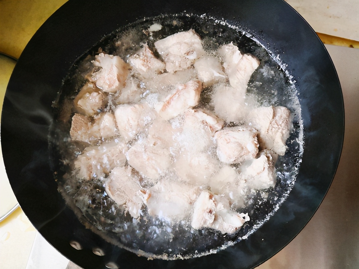 排骨不管怎樣做,先焯水是錯誤的,牢記這“2步”,鮮嫩無腥味