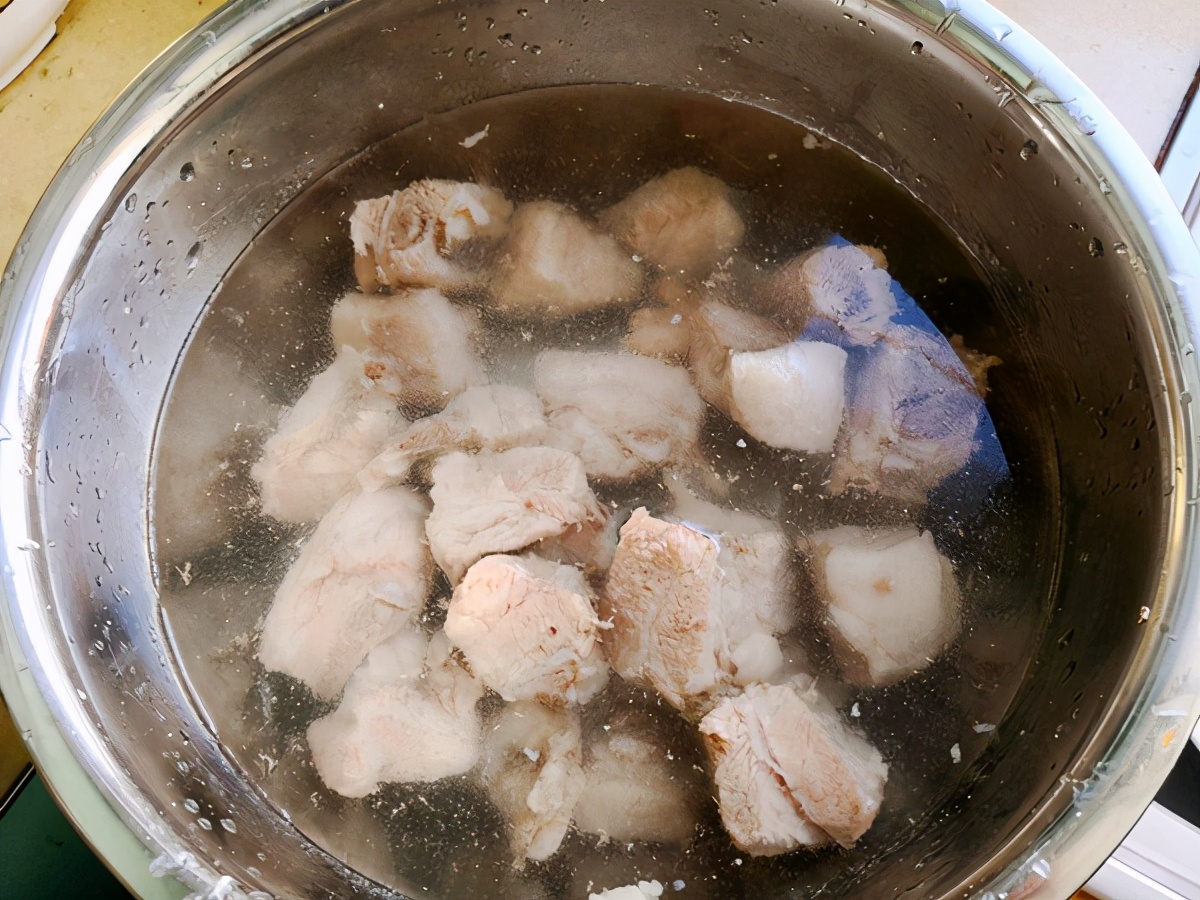 排骨不管怎樣做,先焯水是錯誤的,牢記這“2步”,鮮嫩無腥味