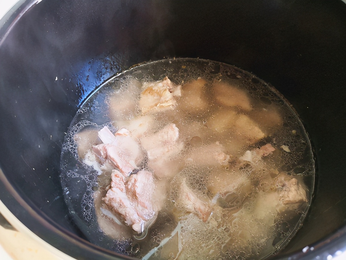 排骨不管怎樣做,先焯水是錯誤的,牢記這“2步”,鮮嫩無腥味