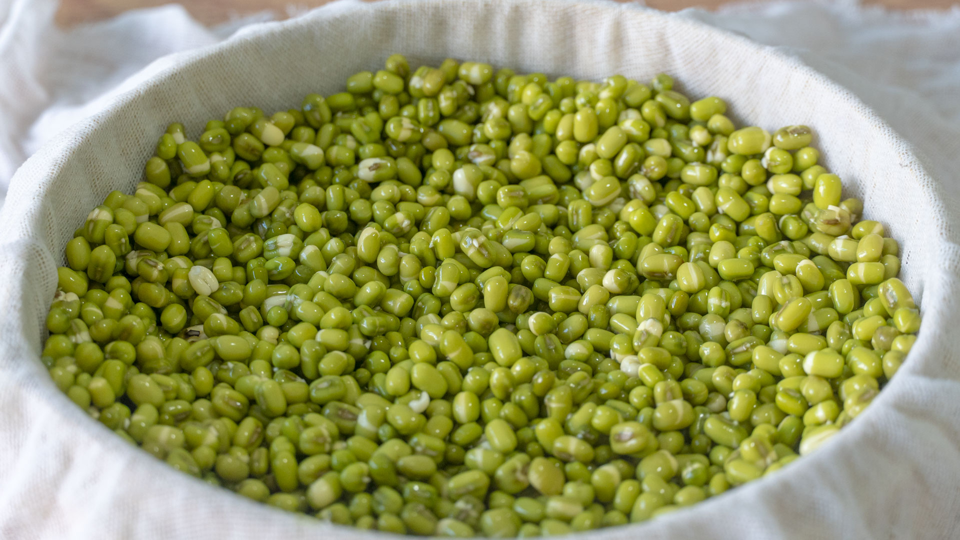 綠豆別只知道熬湯了，試試這5種做法，細膩爽滑，好吃又好做
