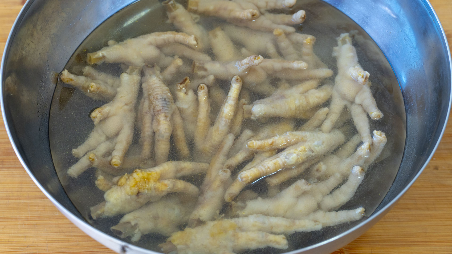 教你做秘製蒸鳳爪,口感酥爛鬆軟,輕輕一呡骨肉分離,滿口留香
