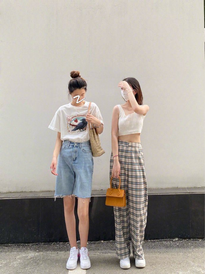 人生難得一閨蜜,2020年閨蜜穿搭火了,街頭時髦閨蜜裝穿起來