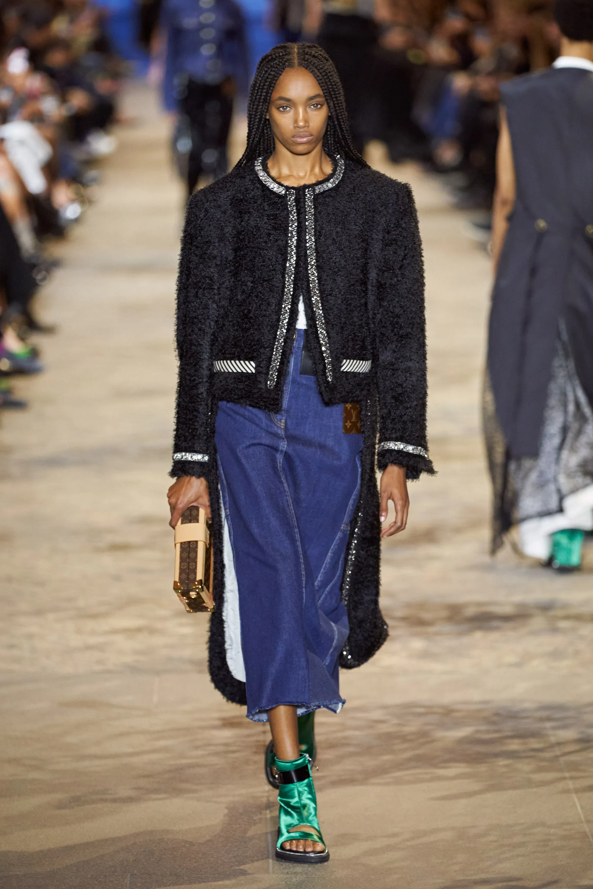 路易威登Louis Vuitton(LV)2022春夏系列女裝,披肩式的時尚