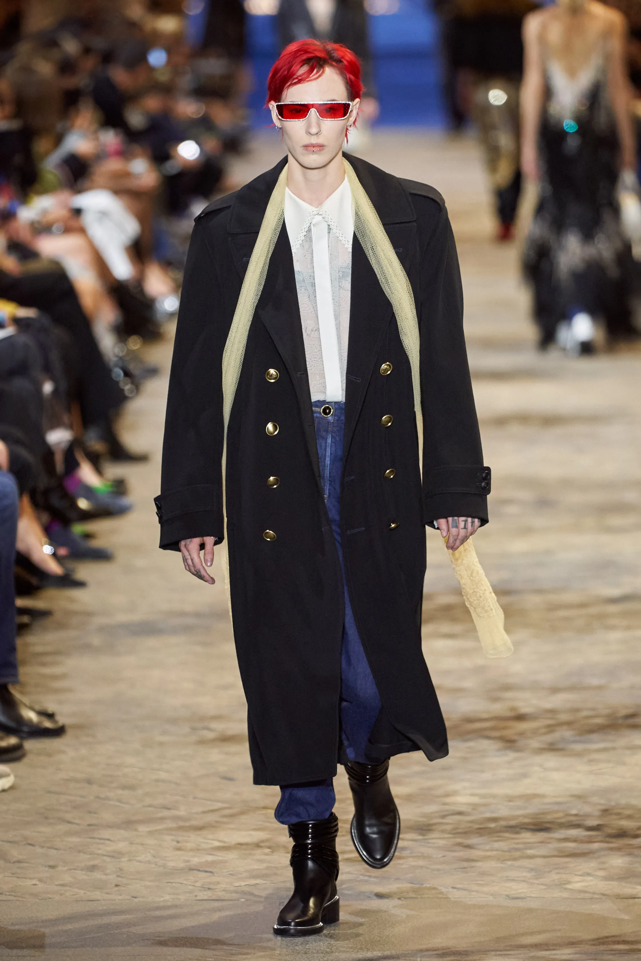 路易威登Louis Vuitton(LV)2022春夏系列女裝,披肩式的時尚