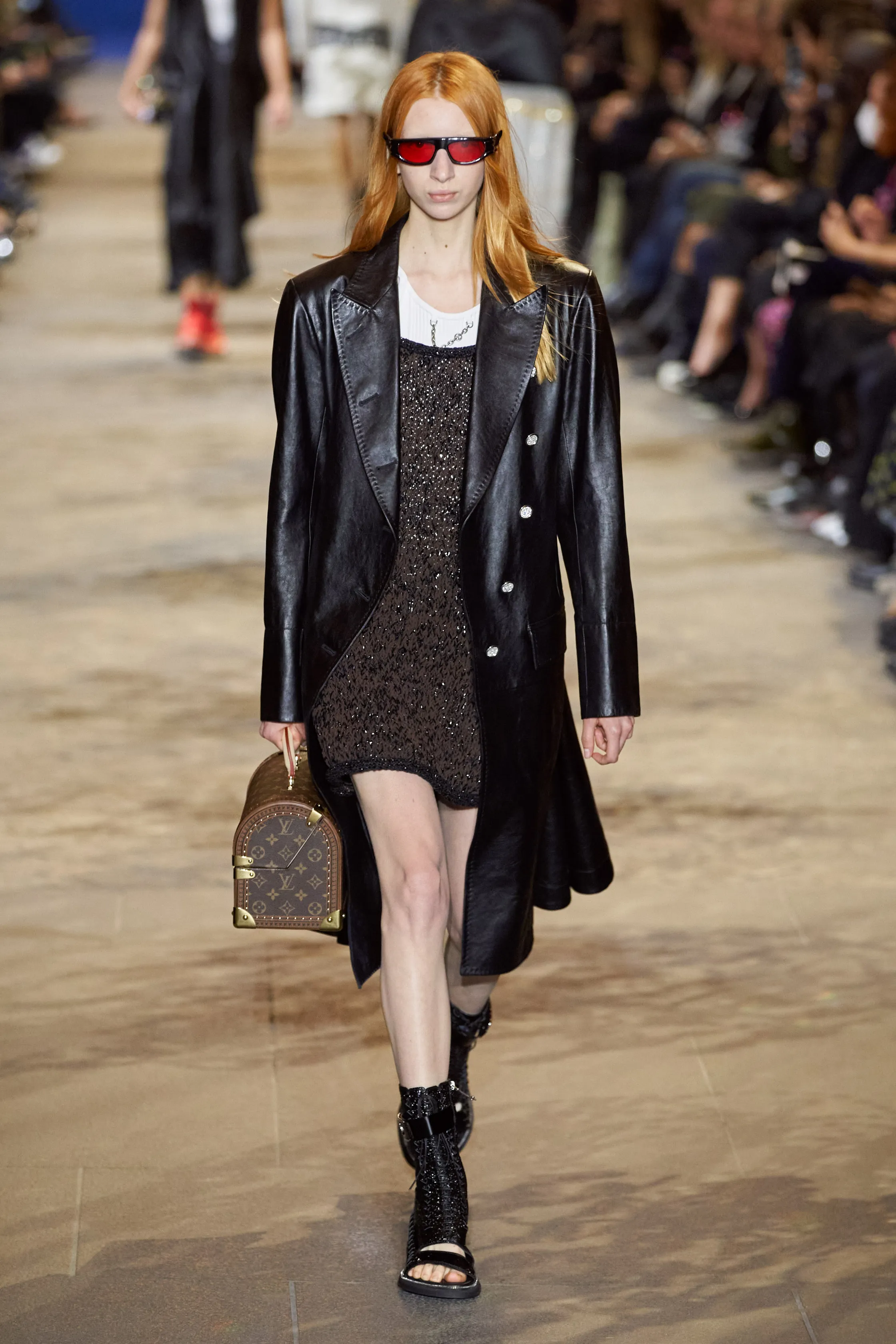 路易威登Louis Vuitton(LV)2022春夏系列女裝,披肩式的時尚