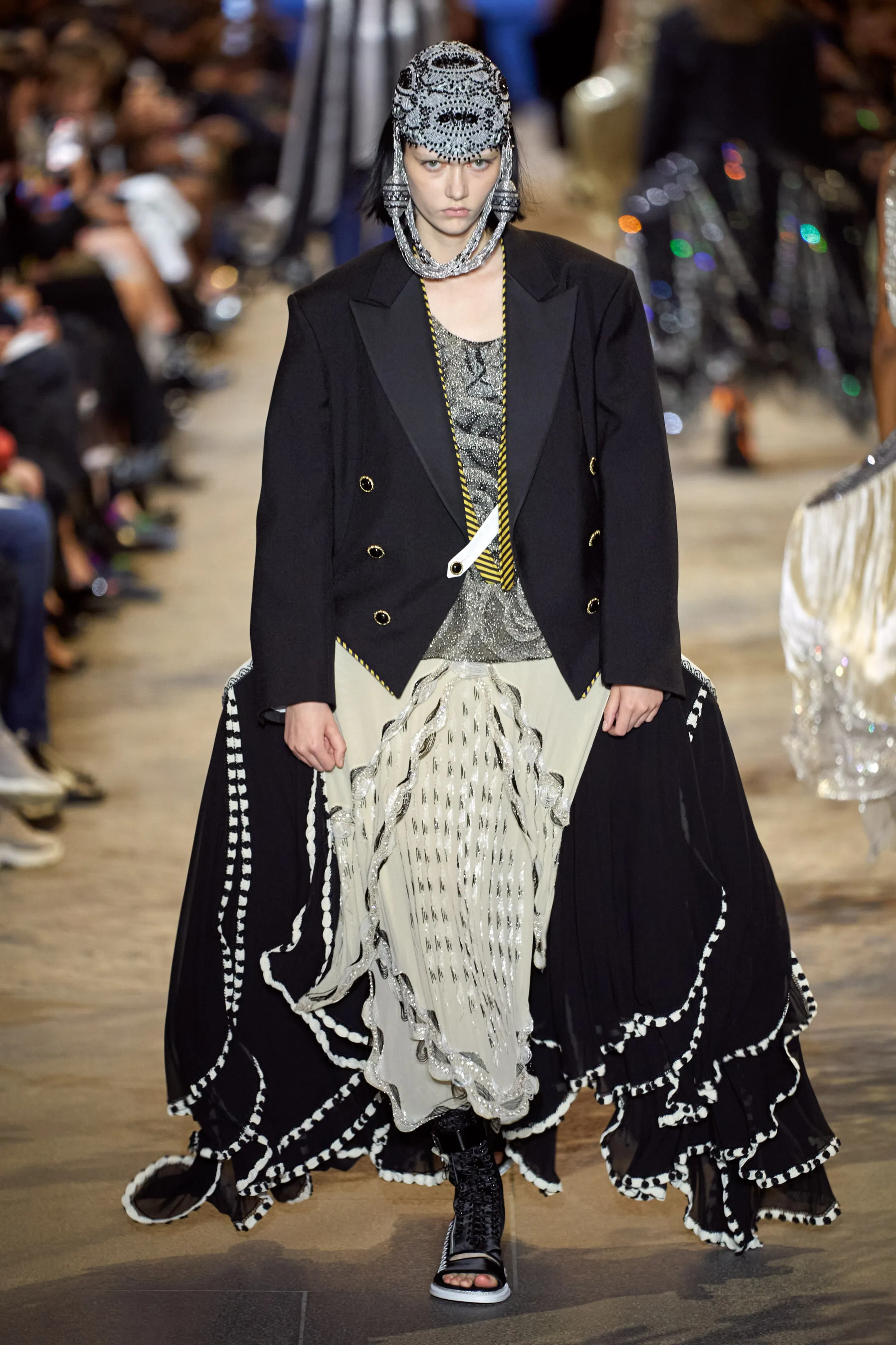 路易威登Louis Vuitton(LV)2022春夏系列女裝,披肩式的時尚