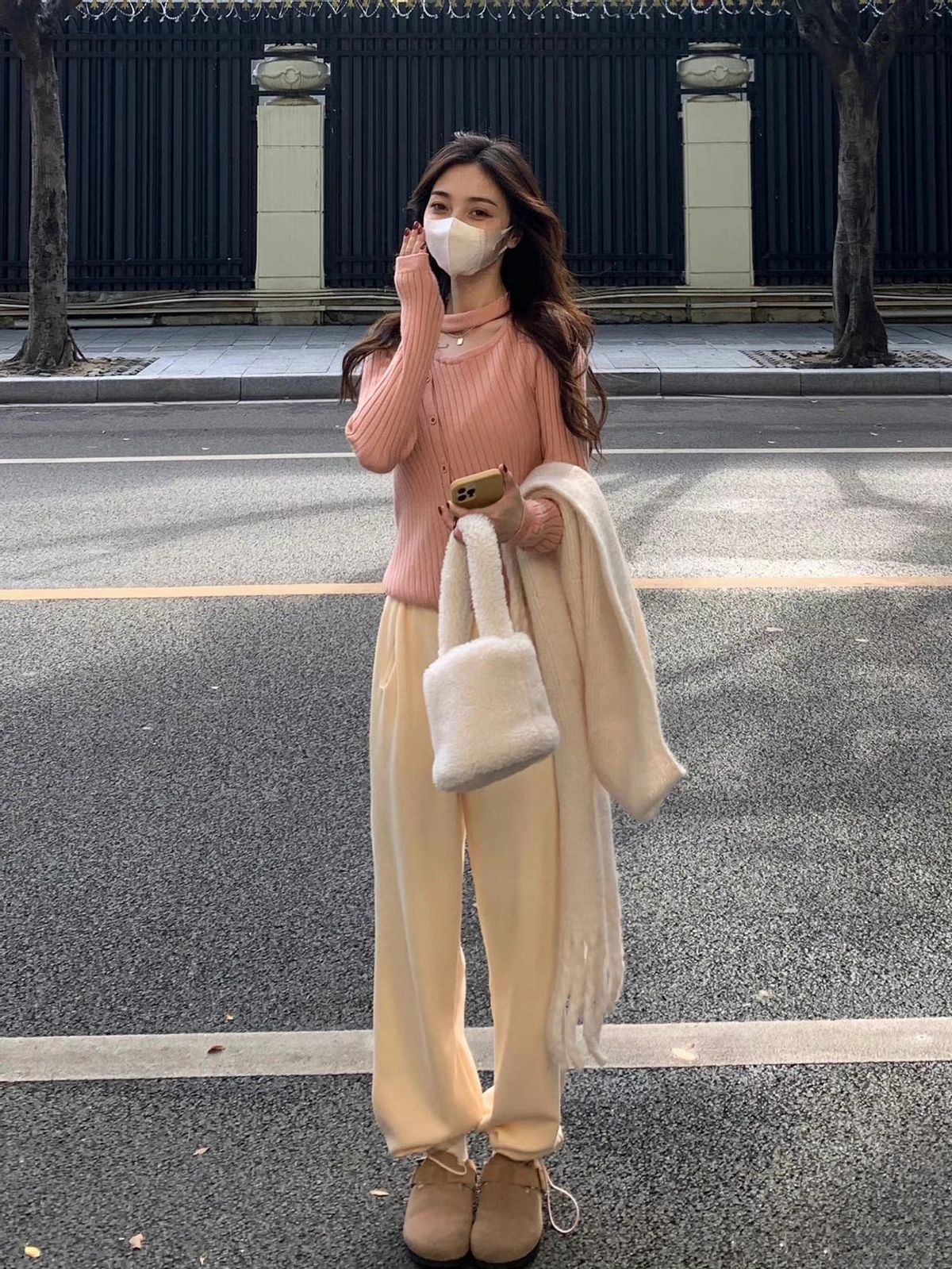 今年冬天吹起一股“韓風”，韓國小姐姐的街邊穿搭，為你講解時尚