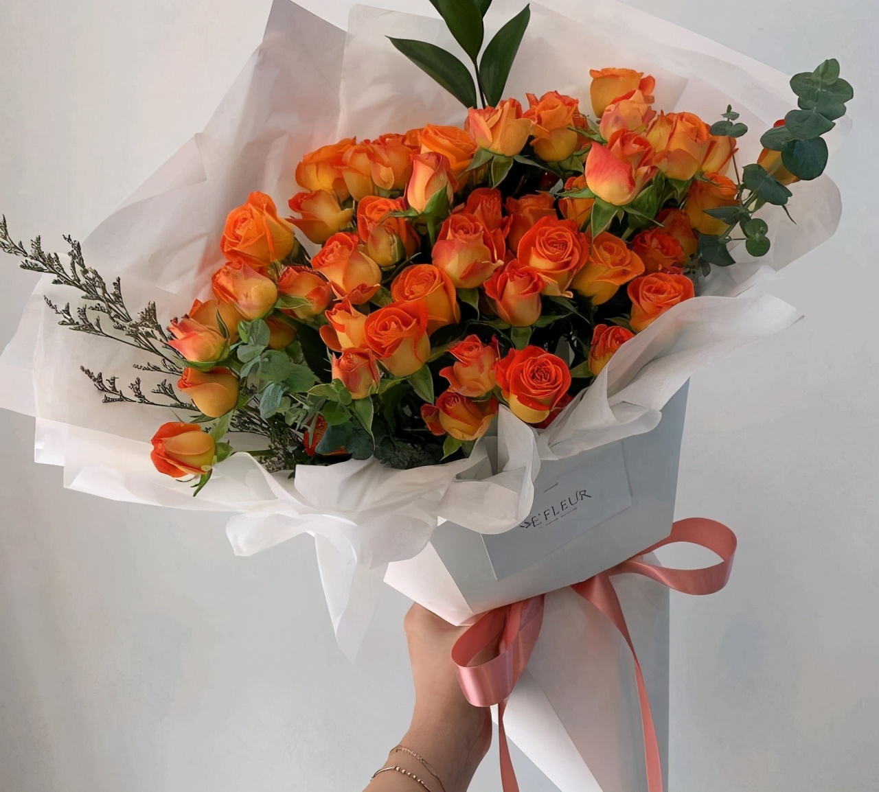 暖心句子：生活向你撒下苦難，它必會在某處撒下芬芳