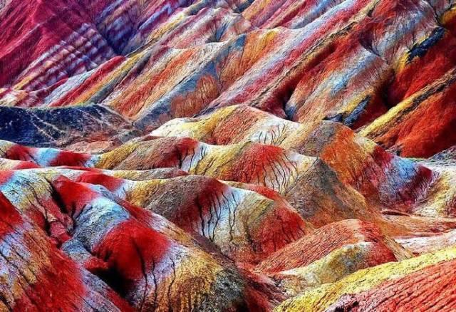 秘魯有座“彩虹山”美到窒息，我們中國也有！