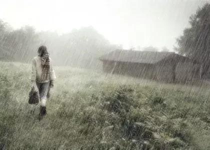 天上下雨地上滑，自己滑倒自己爬！