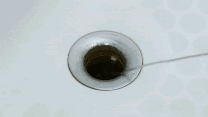 舊鋼絲球穿一根繩子，放在衛生間，作用可就厲害了！