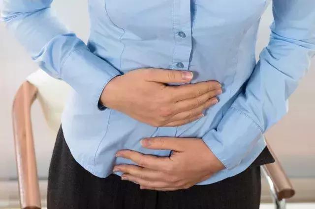 一個電吹風能治7種病！ 失眠、感冒都用它，只吹頭髮太浪費……