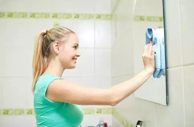 一個電吹風能治7種病！ 失眠、感冒都用它，只吹頭髮太浪費……
