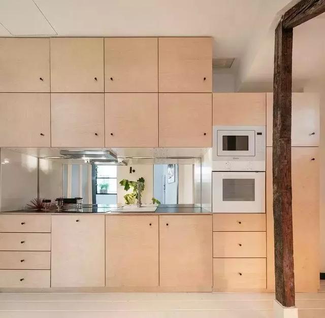 西班牙46㎡單身公寓，創意樓梯秒變功能型家具！