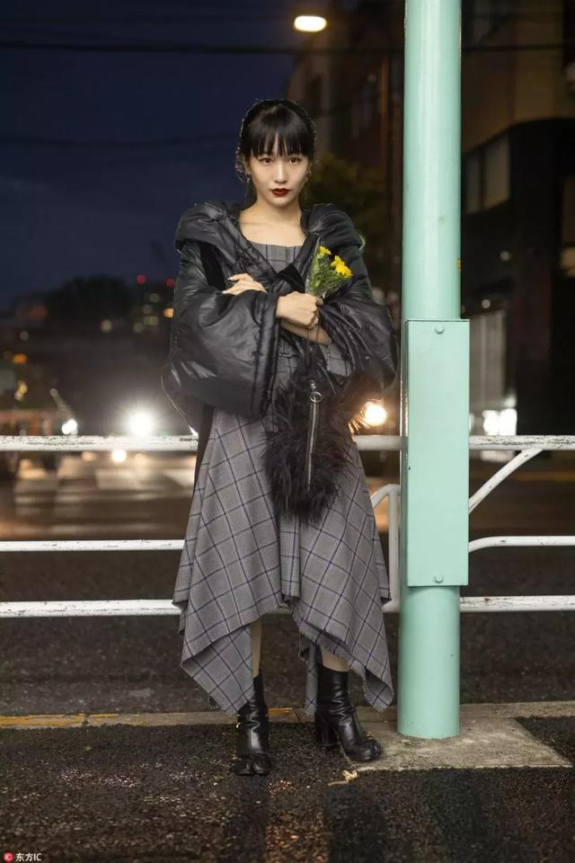 羽絨服+裙子，反差混搭解鎖冬季穿搭新潮！