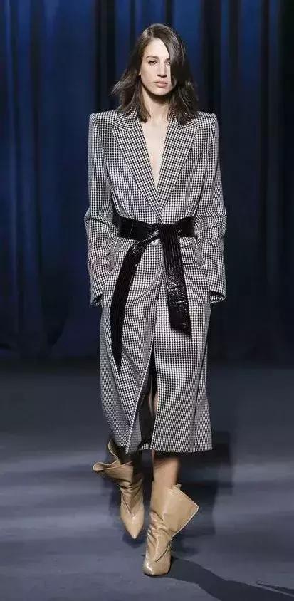 格紋大衣再火70年？ 100套美搭時髦炸了！