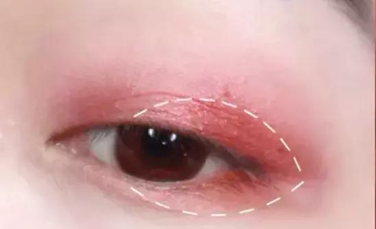 兩分鐘搞定少女感眼妝，秋冬畫它簡直美上天！