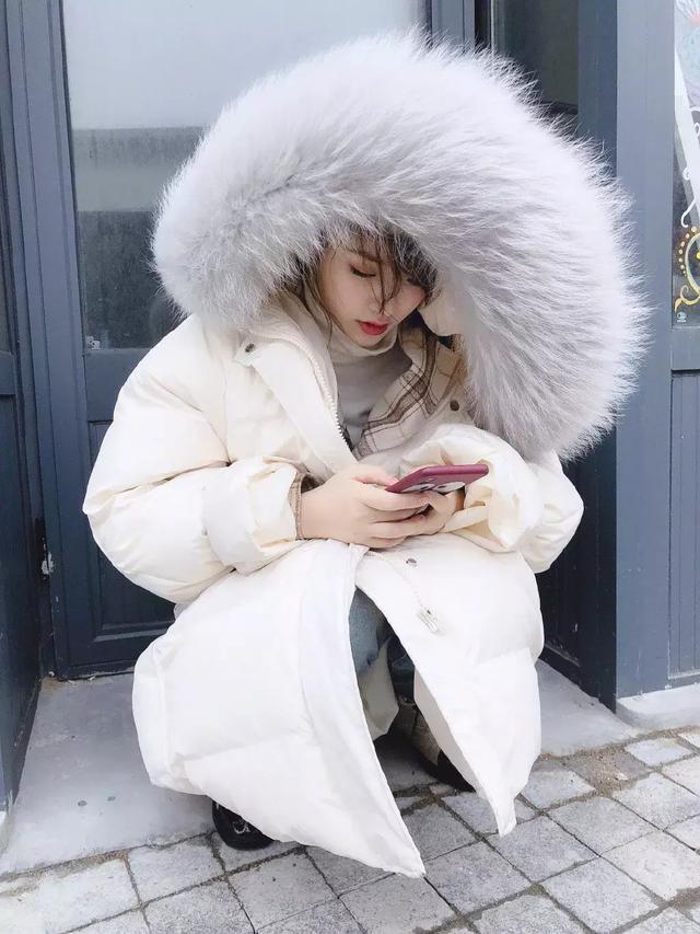 想給穿白外套的何穗撒花，太美了！