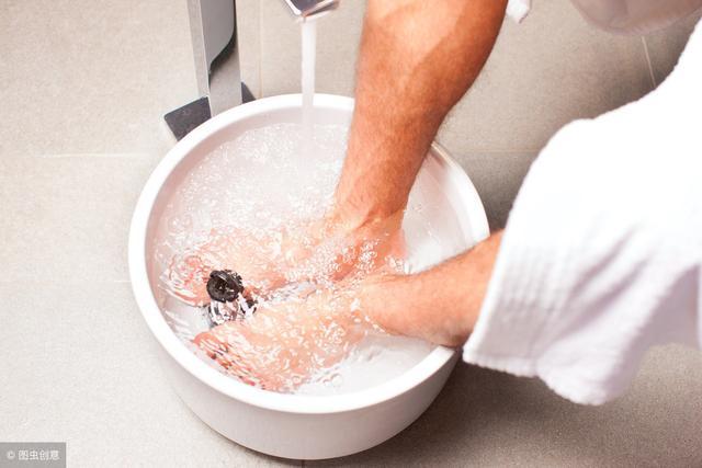 用它泡腳，遠離白髮困擾！