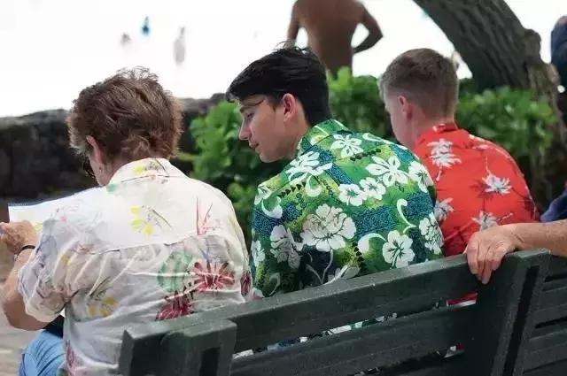 “爸爸衫”這件衣服比T卹更時髦！ 穿它就對了！