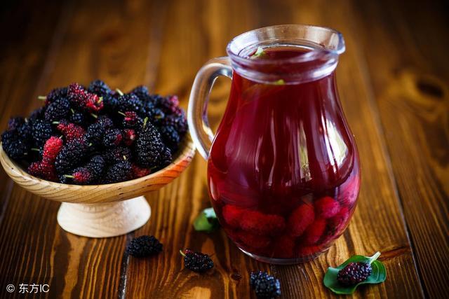 這種小黑果被譽為“民間聖果”，用來泡水喝有7大好處！ 你吃過嗎