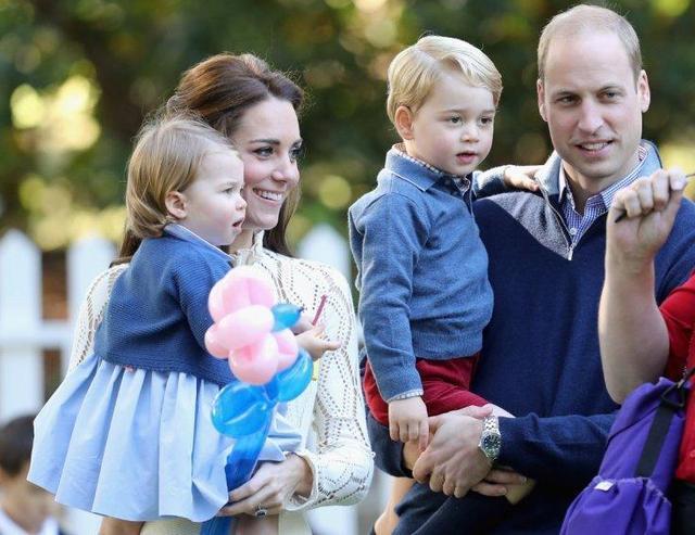 摩納哥王室野餐，夏琳王妃的龍鳳胎寶寶太萌了，堪比英國喬治王子