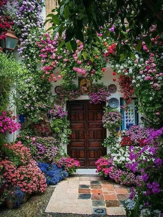 想要一個院子，與花相伴，真好！