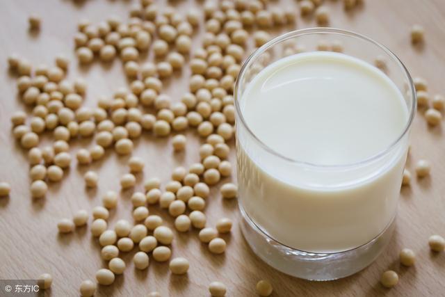 每天應該喝牛奶還是豆漿？ 養生專家：你之前可能一直都錯了