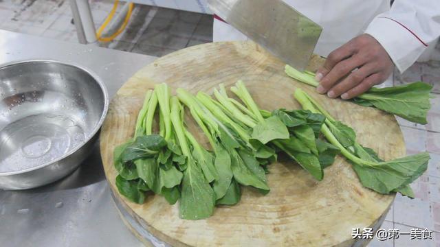 青菜怎樣做翠綠不變色？ 大廚如此巧妙做法，一點就通