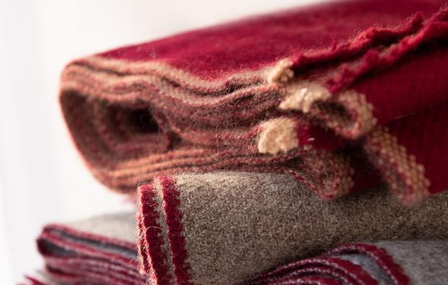 保暖舒適的圍巾配飾，讓你普通的穿搭更加時髦，展現優雅氣質