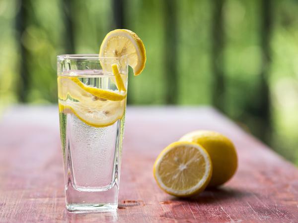 喝檸檬水時遵循這3個原則，營養價值才不會減半